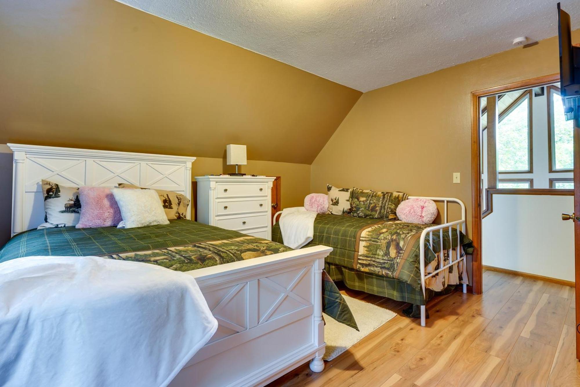 Howard Cabin Rental About 3 Mi To Apple Valley Lake! Mount Vernon Exterior foto